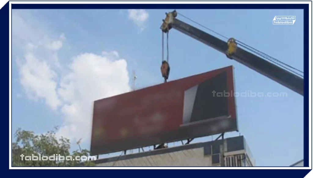 نصب حروف برجسته با جرثقیل؛ راهکار امن برای تابلوهای سنگین و مرتفع